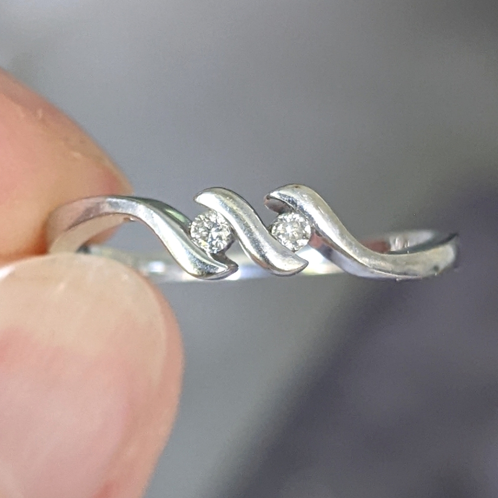 10K white gold diamond ring